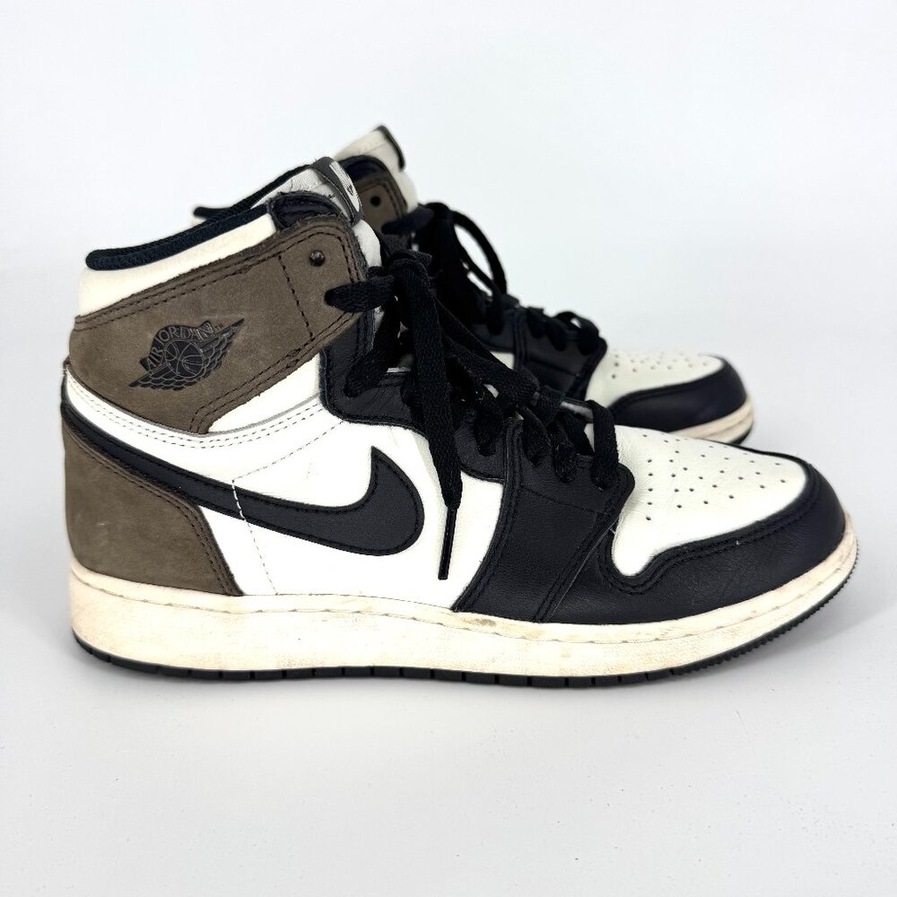 Nike Air Jordan 1 Retro High OG Dark Mocha Size 6.5 Youth / 8‎ Women's